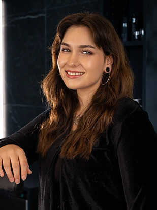 CAROLINE VILLARDI